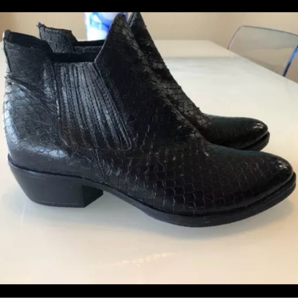 New $239 KBR 2010 Black Python Textured Western Chelsea Boot, Size EU-35/US 5 M - Picture 5 of 7